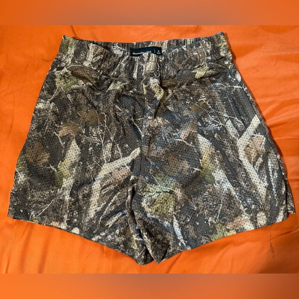Abercrombie & Fitch camo mesh shorts
